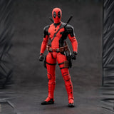 Figurine articulée deadpool rouge et noir avec armure détaillée et katanas pour affrontements épiques x-men