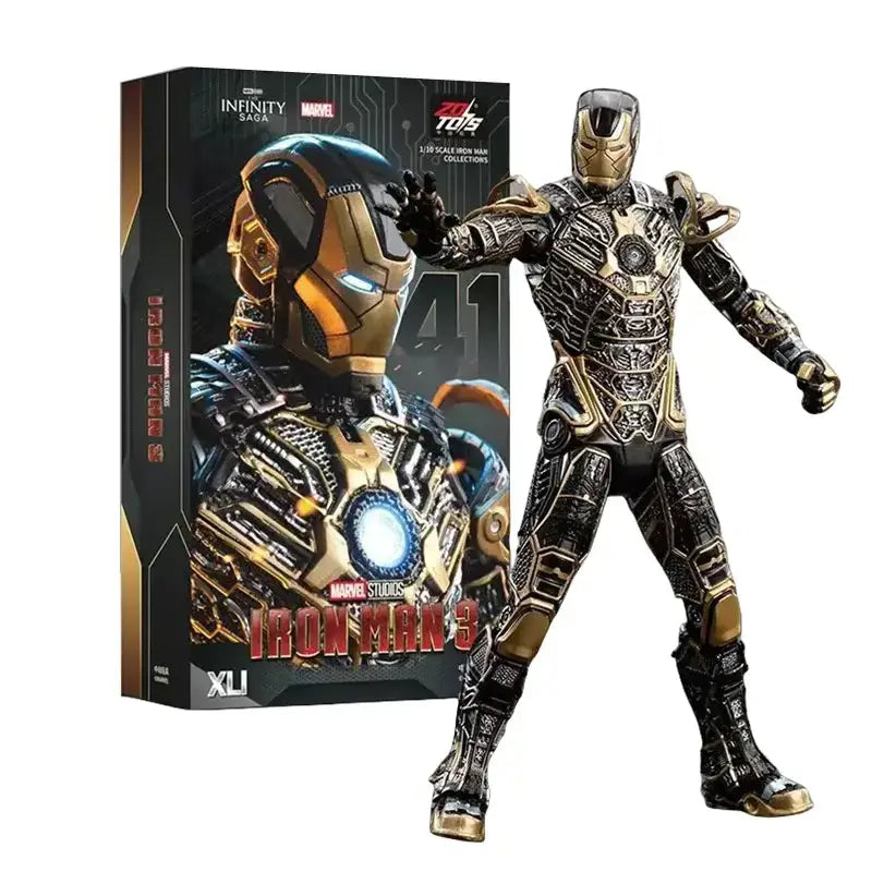 Figurine articulée iron man mk41 en armure noire et or avec détails mécaniques, posée à côté de son emballage