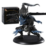 Figurine dark souls artorias le abysswalker en armure noire et bleue avec détails complexes et cape élégante