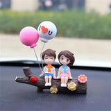 Figurine romantique en résine d un couple assis sur un tronc avec ballons rose et blanc décoration love you cadeau parfait