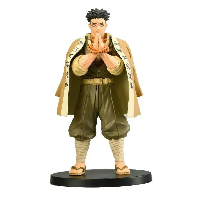 Figurine demon slayer himejima gyomei tan baie avec cheveux noirs tenue olive et ceinture beige fidèles à l’anime