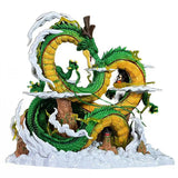 Figurine dragon ball shenron verte et or avec écailles détaillées en pose dynamique sur socle enneigé capturant l’essence mystique