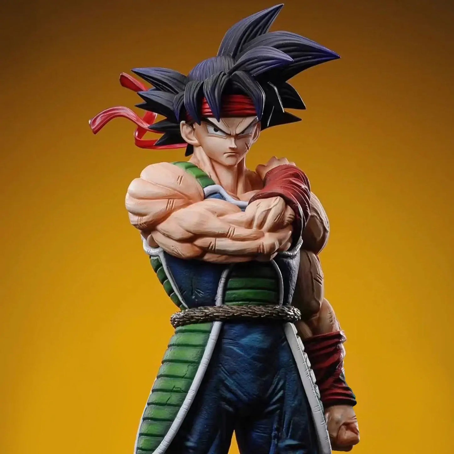 Figurine dragon ball z bardock 24cm avec armure verte et bleue, cheveux noirs en pics et bande rouge, musculature détaillée