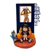 Figurine dragon ball z goku en gi orange avec expression surprise et figurine yamcha bulma sur base orange