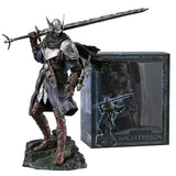 Figurine elden ring nightreign wylder en armure argent et noir détails ultra soignés avec épée sur socle rocheux