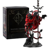 Figurine elden ring shadow of the erdtree rouge et noir avec ailes, cornes et cape, tenant un bâton orné