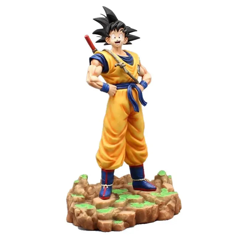 Figurine géante dragon ball dream sun goku en tenue saiyan bleu et jaune sur socle rocheux avec mousse verte