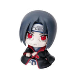 Figurines naruto shippuden style chibi itachi uchiha avec cheveux gris, yeux sharingan rouges, manteau akatsuki noir et bandeau argenté