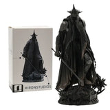 Figurine roi-sorcier d’angmar en résine noire détaillée avec armure menaçante et casque épineux pour une collection saisissante