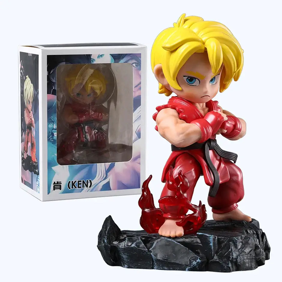 Figurine street fighter ken chibi rouge et jaune en pose de combat sur socle rocheux noir pour collection