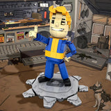 Figurine vault boy fallout recréez l’emblématique personnage en lego bleu et jaune sur socle gris circulaire
