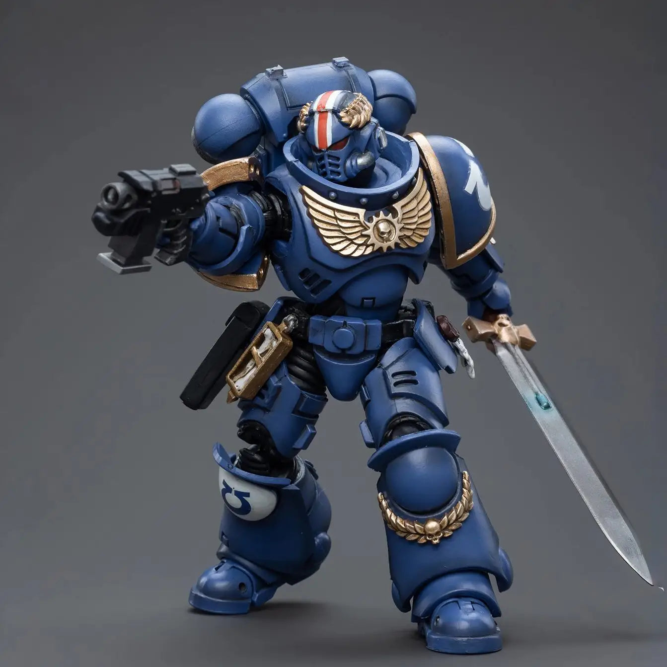 Warhammer 40,000 Lieutenant Argaranthe Miniature