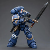 Warhammer 40,000 Lieutenant Argaranthe Miniature