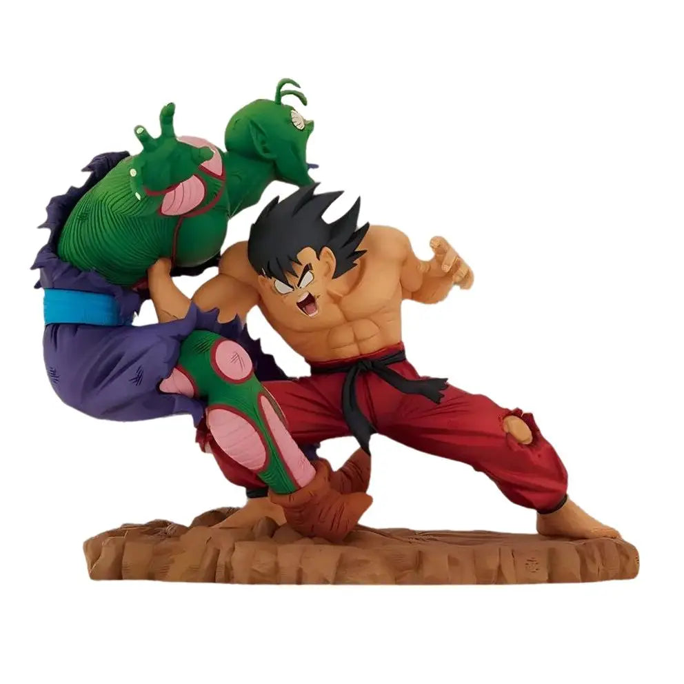 Figurine dragon ball goku vs piccolo en plastique détaillée montrant goku capturant lintensité du combat contre piccolo