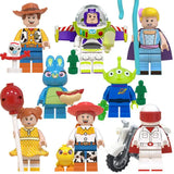 Collection de figurines lego disney toy story en plastique coloré incluant petits hommes verts
