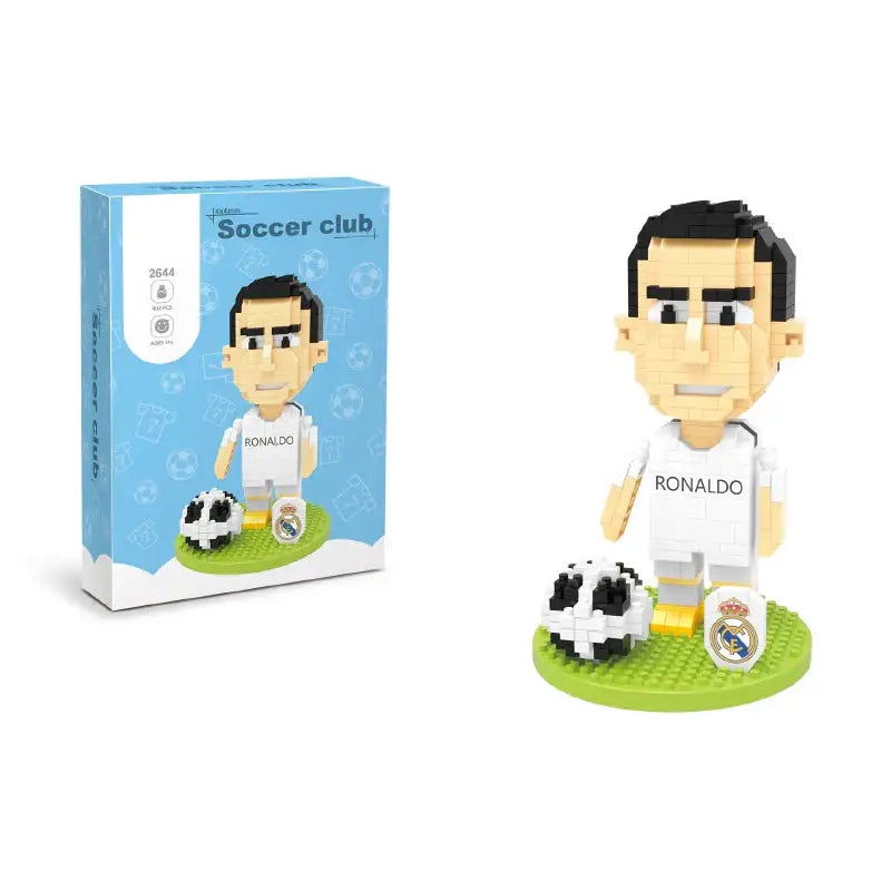 Figurines micro blocs miniatures d un joueur de football blanc et jaune en maillot real madrid ronaldo en lego style