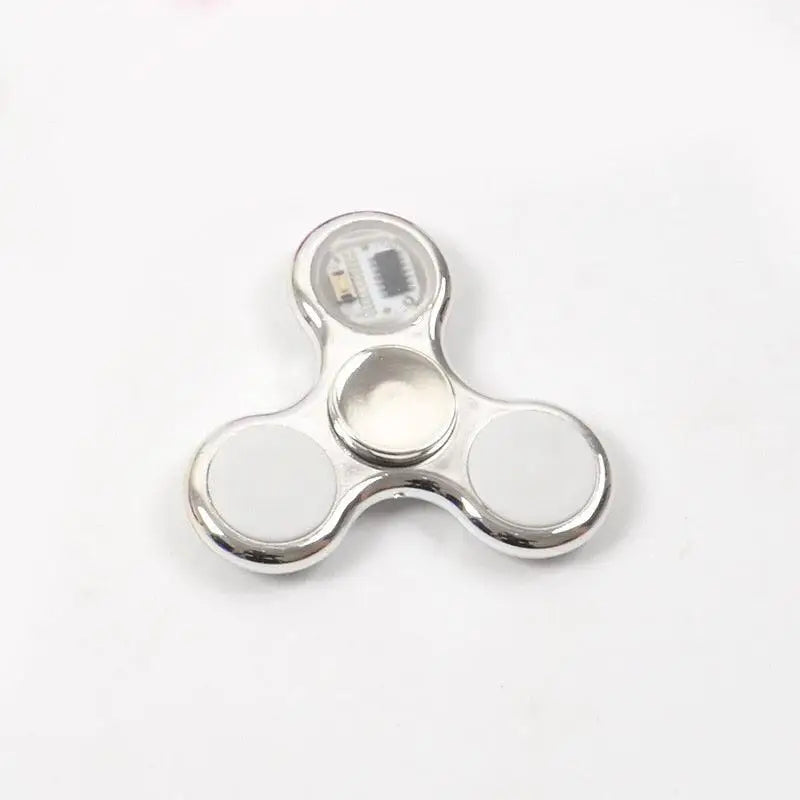Hand spinner lumineux pour enfants en argent avec circuit visible et port usb-c au centre pour lumières led