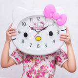 Horloge murale hello kitty blanche avec nœud rose touche d’adorable, yeux noirs et nez jaune murale hello kitty
