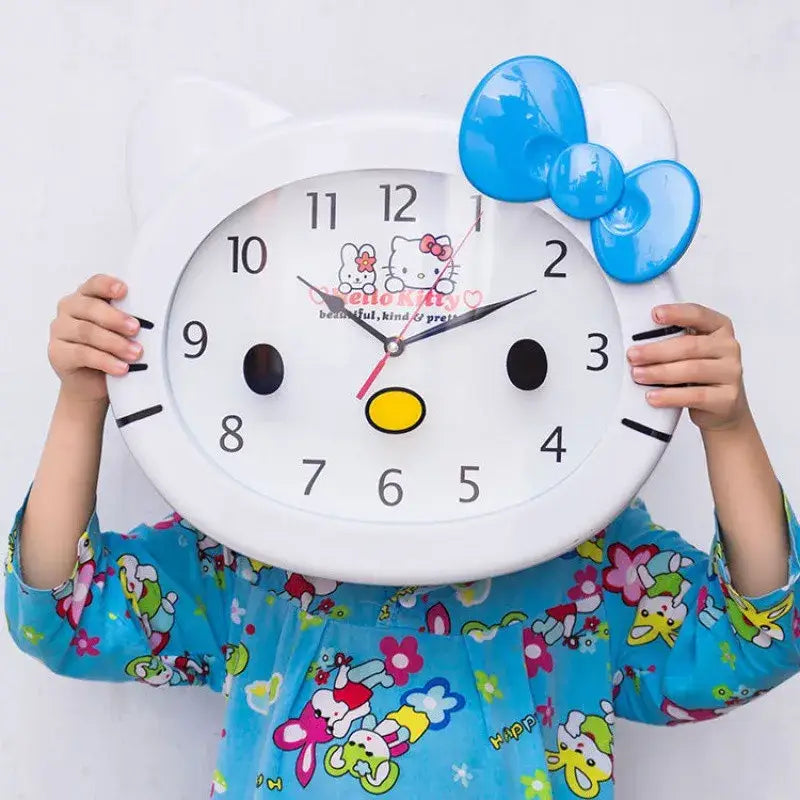 Horloge murale hello kitty blanche avec nœud bleu et yeux noirs ajoutant une touche dadorable murale hello kitty