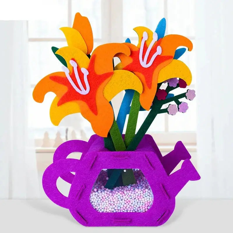 Jeu construction fleurs en pot avec composition florale unique de lys en feutre coloré dans vase théière violet jardin enchanté