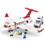 Jouet lego ambulance aérienne en plastique blanc et rouge avec cockpit détaillé, ailes, queue et train datterrissage