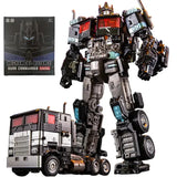 Figurine optimus prime noire et argent avec accents rouges en forme de robot mécanique détaillé style camion transformer