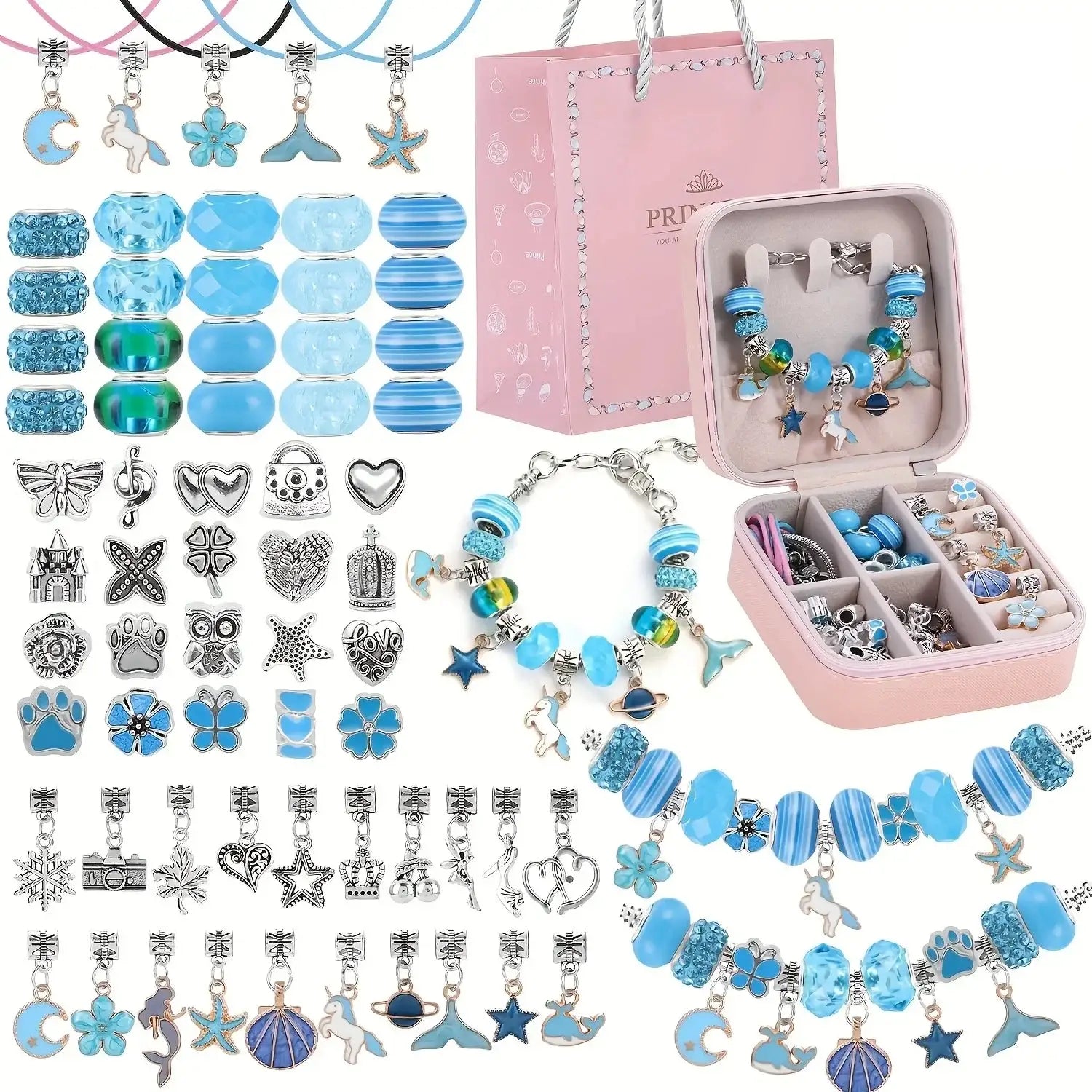 Boîte à bijoux en cuir rose série rose avec compartiments argentés contenant perles bleues vertes et bracelets perles kit bijoux