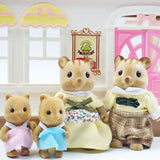 Famille sylvanian avec mère en robe jaune, père en pantalon à carreaux, enfants en jupes rose et bleue, pâques petite peluche