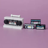 Lego moc boombox blanc avec détails cassette noir et étiquettes colorées accessoire lego adulte casino salle de jeux
