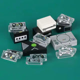 Une collection lego moc de consoles de jeu miniatures et manettes en plastique clair accessoire lego adulte pour salle de jeux casino