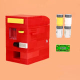 Lego moc banque coffre-fort en brique rouge avec accents jaunes et fente à pièces noire pour rangement sécurisé