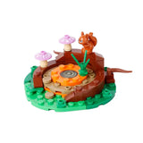 Un lego moc médiéval avec un écureuil marron sur une souche entourée de champignons roses et dherbe verte