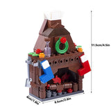 Lego moc décor de Noël cheminée miniature marron avec couronne verte et bas de Noël rouges et bleus lego noël 2025