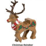 Lego moc décor de noël avec rênes en briques marron, nez rouge, écharpe rayée et guirlande festive