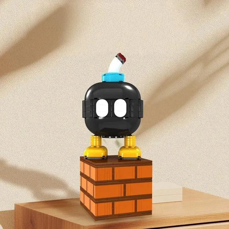 Figurine lego moc super mario bomb noir et jaune en plastique sur base brique orange dans l’univers mario