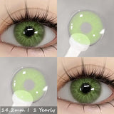 Lentilles halloween couleurs nebula vertes vibrantes avec dégradé subtil et design radial en vue portée et isolée