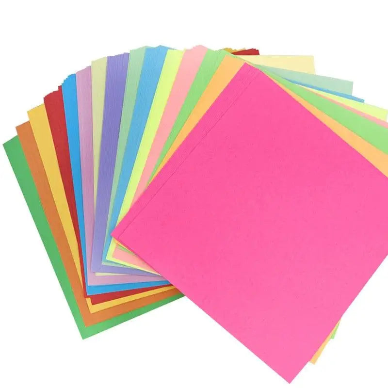 Un lot de 100 papiers origami carré double face couleur unie en feuilles vibrantes rose vert bleu jaune et violet