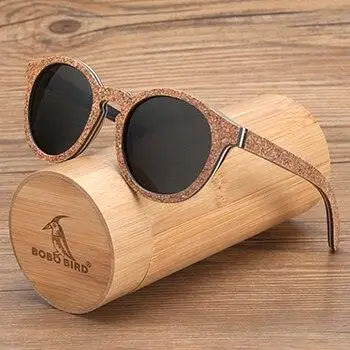 Lunettes de soleil en bois pour adolescent avec lentille polarisée et monture liège sur étui bambou bob s bird