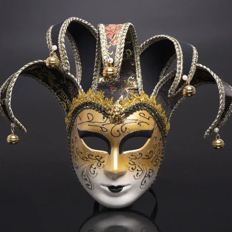 Masque carnaval élégant venise halloween en or et noir avec plumes et détails ornés pour soirées costumées