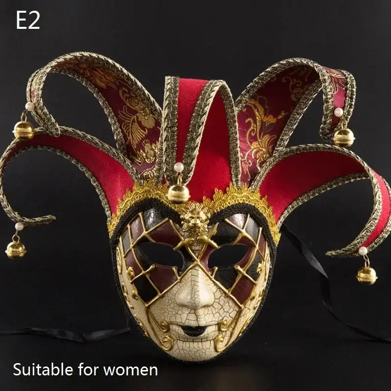 Masque carnaval venise halloween élégant en rouge et or avec visage ivoire craquelé et clochettes pour soirées costumées