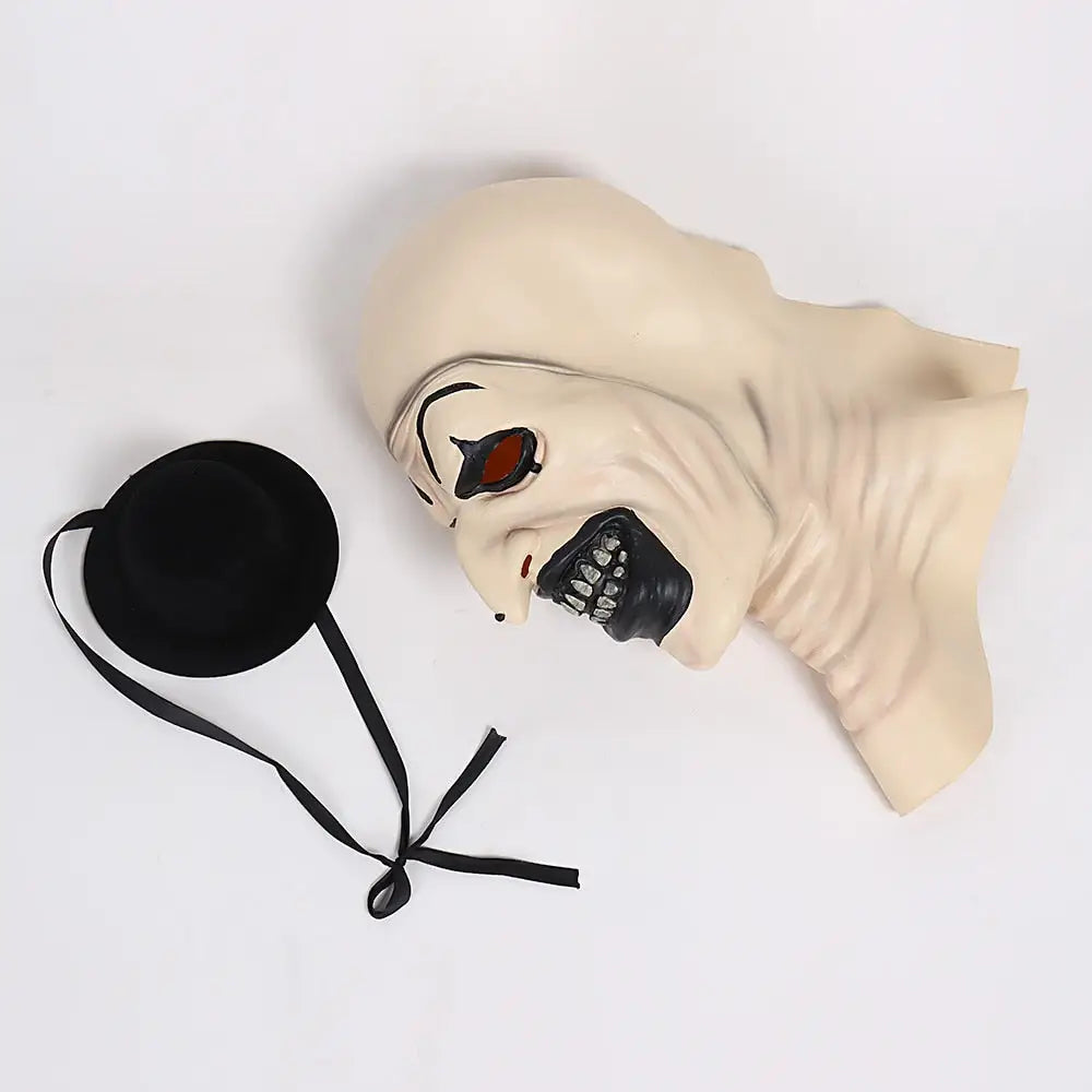 Masque horreur halloween terrifier en latex blanc cassé avec creux noirs et bouche cousue pour halloween terrifier réveillez