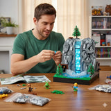 Lego zelda montagne en briques avec falaise grise, cascade bleue illuminée, arbres verts et figurines détaillées