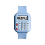 Montre numérique calculatrice enfants en silicone bleu clair avec boutons blancs et touches rouges pour magasins de jouets