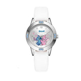 Montre stitch disney avec bracelet en silicone blanc, boîtier argenté orné de cristaux bleu clair et cadran blanc affichant stitch extraterrestre préféré alliant élégance