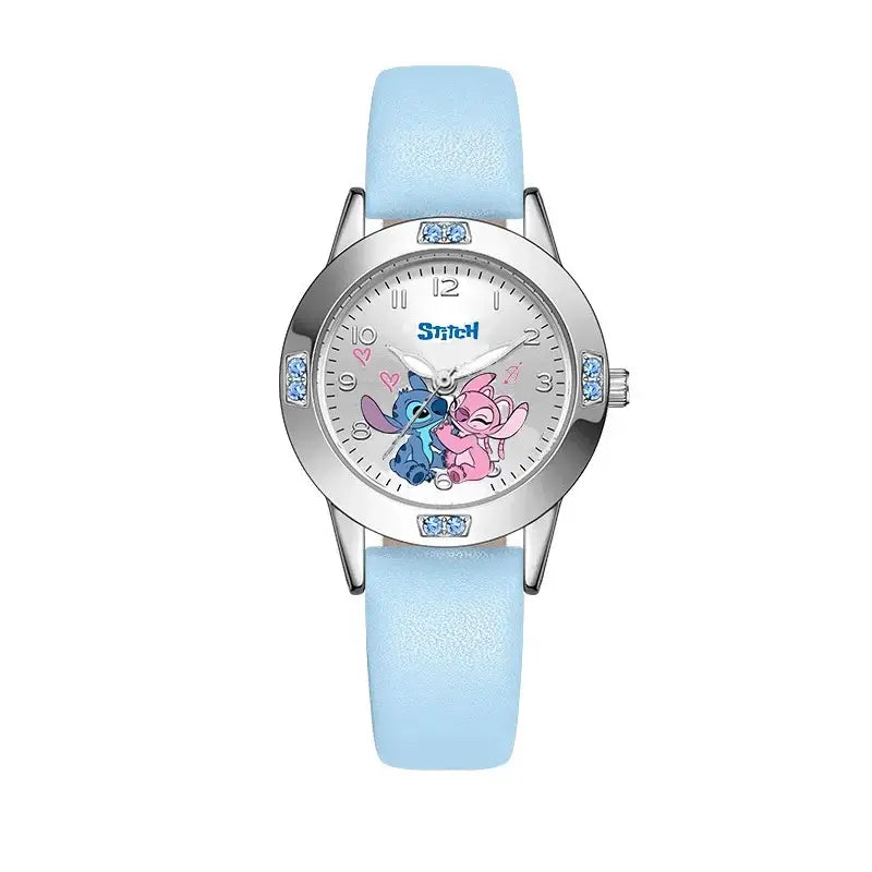 Montre stitch disney bracelet en cuir bleu clair avec boîtier argenté et accents cristal, allie élégance et extraterrestre préféré
