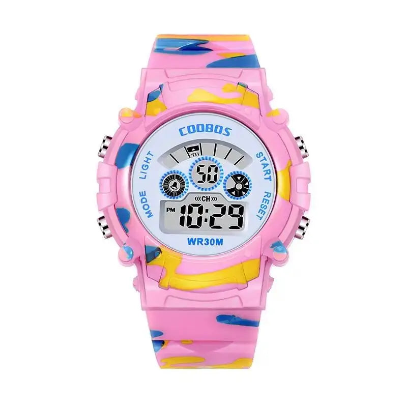 Montre numérique pour enfants led avec cadran blanc et motif camouflage rose et jaune, idéale pour activités sportives polyvalentes