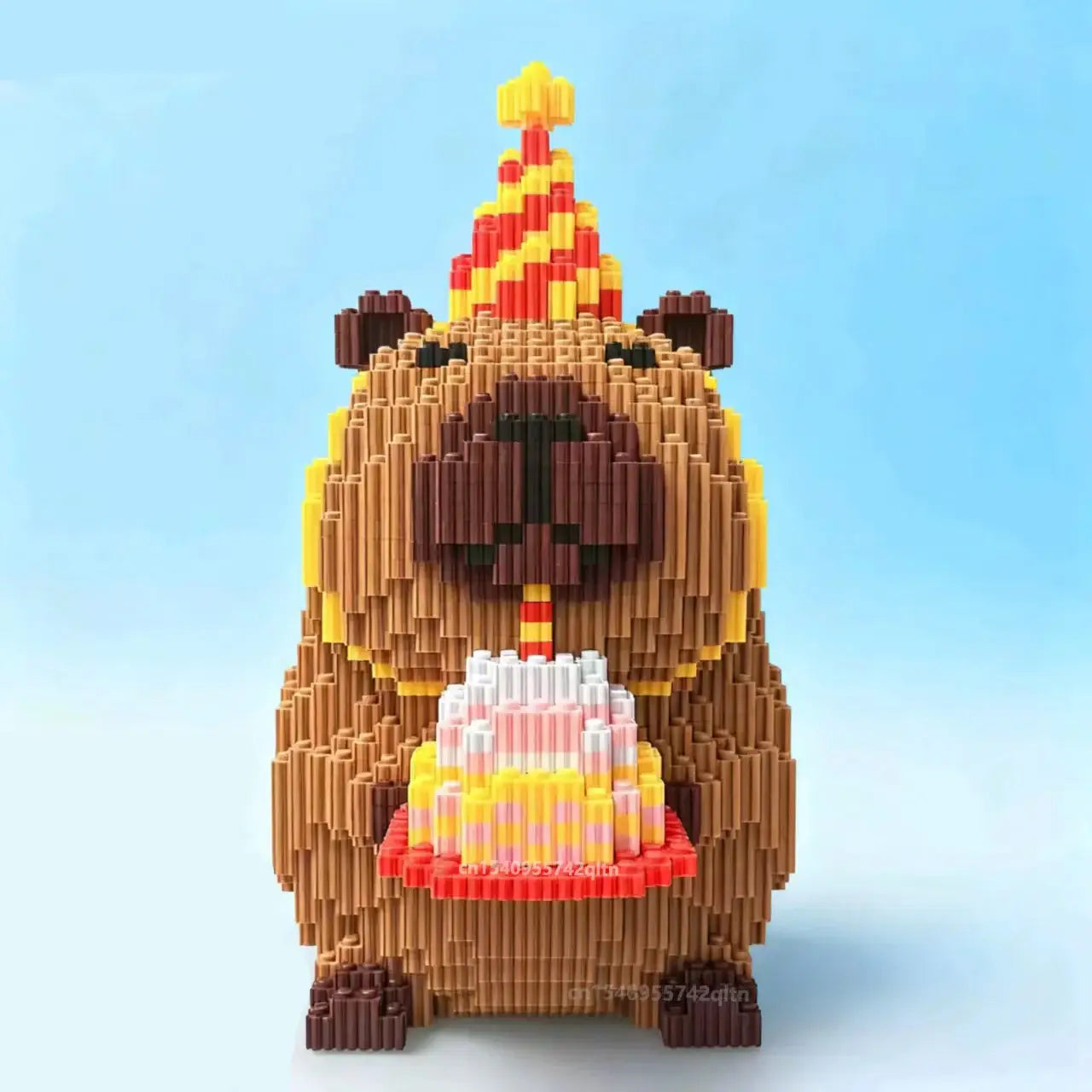 Figurine capybara rigolo nanoblock grand en briques plastique marron avec déguisement carnaval et design expressif