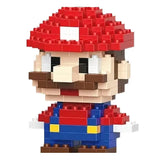 Figure nanoblock mario mini en blocs rouges, bleus et beiges avec un carré blanc sur la casquette cadeau idéal
