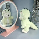 Ours peluche vert pâle en peluche avec des pics noirs sur le dos et un visage adorable pour cosplay