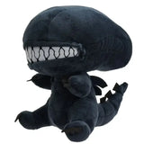 Peluche alien xenomorphe noire en tissu texturé avec un large sourire denté réplique fidèle de l’univers sombre et mystérieux d’alien